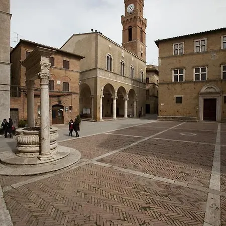 Oliviera Pienza